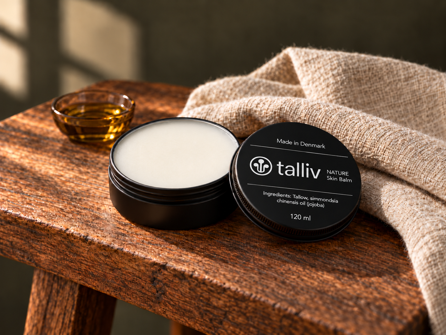 Åben Talliv Nature Skin Balm på egetræ med hør og jojobaolie